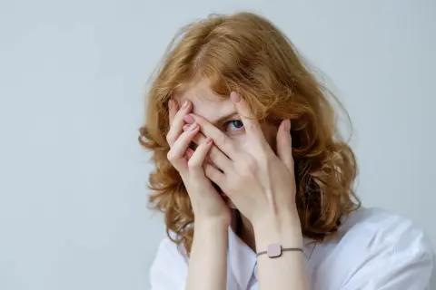 Objawy lęku przed ludźmi – jak rozpoznać i pokonać fobię społeczną