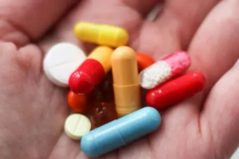 Czy leki na cholesterol można odstawić? Ryzyka i bezpieczne alternatywy
