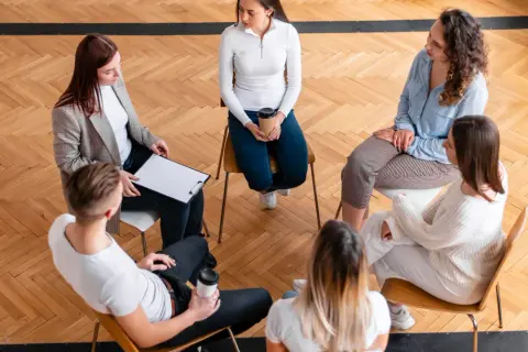Szkolenia dla psychoterapeutów – jak wybrać najlepsze? Kompleksowy przewodnik