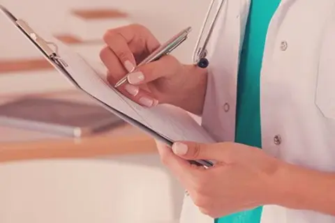 Osobowość wieloraka objawy: Jak rozpoznać i zrozumieć tę chorobę