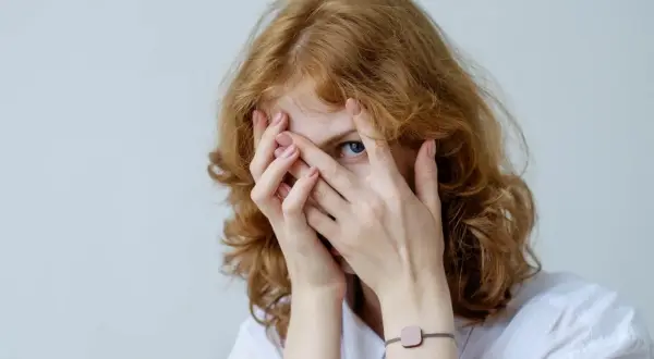 Objawy lęku przed ludźmi – jak rozpoznać i pokonać fobię społeczną